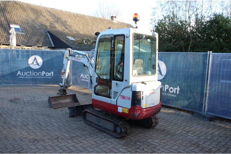 Takeuchi TB016 - Мини багер: снимка 3 Takeuchi TB016 - Мини багер: снимка 3