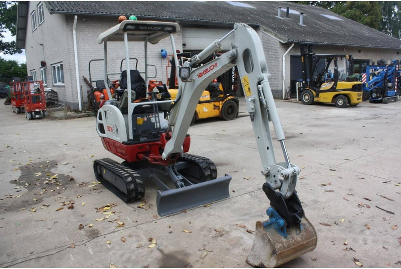 Takeuchi TB216 - Мини багер: снимка 5 Takeuchi TB216 - Мини багер: снимка 5