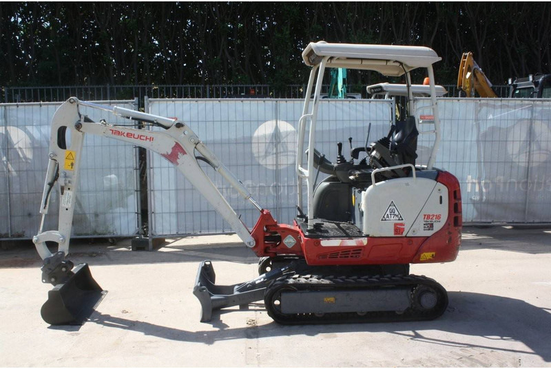 Takeuchi TB216 - Мини багер: снимка 1 Takeuchi TB216 - Мини багер: снимка 1