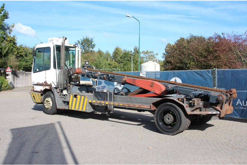 Terberg YT222 - Терминален влекач: снимка 3 Terberg YT222 - Терминален влекач: снимка 3