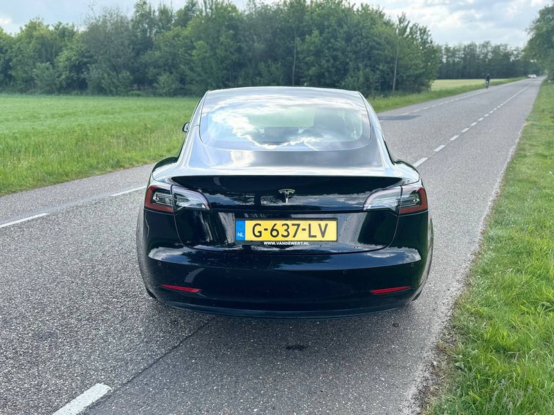 Tesla Model 3 - Седан: снимка 4 Tesla Model 3 - Седан: снимка 4