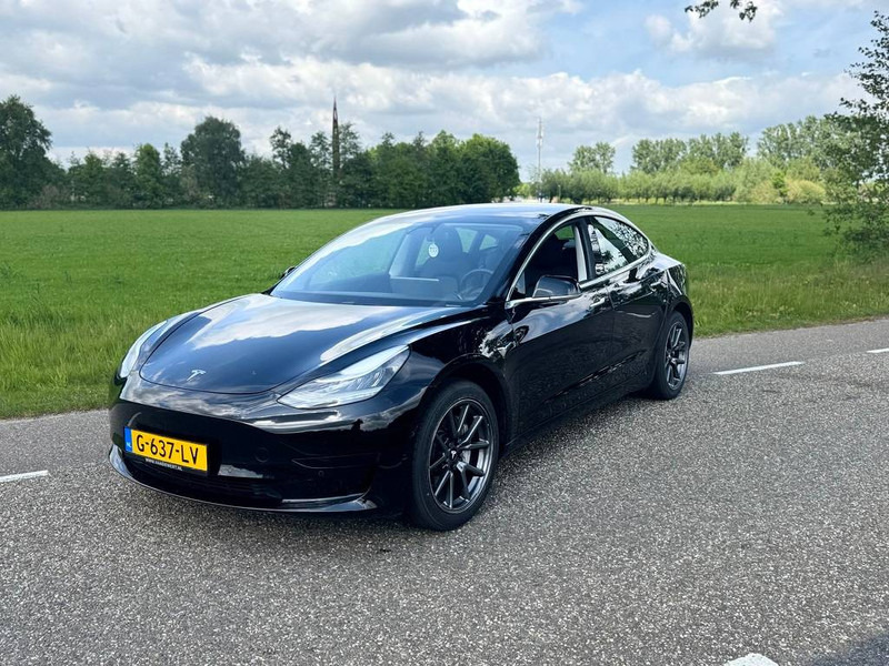 Tesla Model 3 - Седан: снимка 2 Tesla Model 3 - Седан: снимка 2