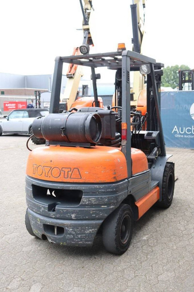 Toyota 02-6FGF-30 - Газокар: снимка 5 Toyota 02-6FGF-30 - Газокар: снимка 5
