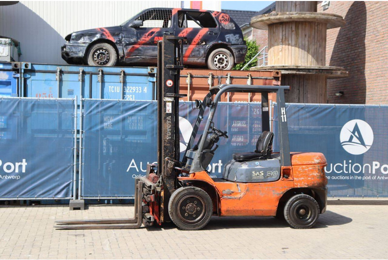 Toyota 02-7FDF30 - Дизелов мотокар: снимка 1 Toyota 02-7FDF30 - Дизелов мотокар: снимка 1