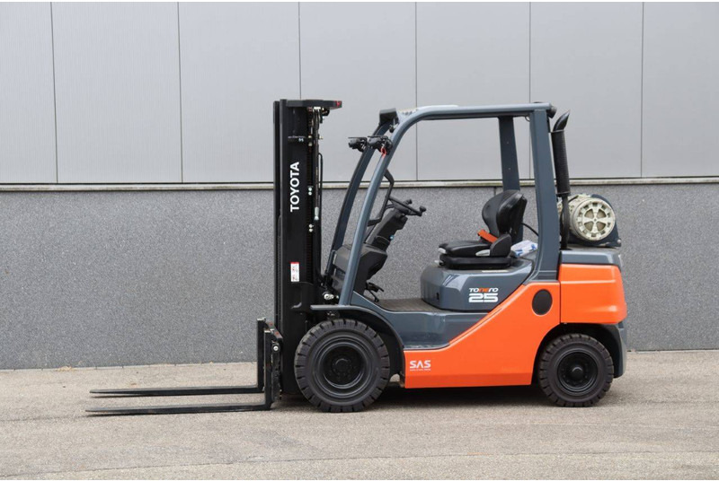 Toyota 02-8FGF25 - Газокар: снимка 1 Toyota 02-8FGF25 - Газокар: снимка 1