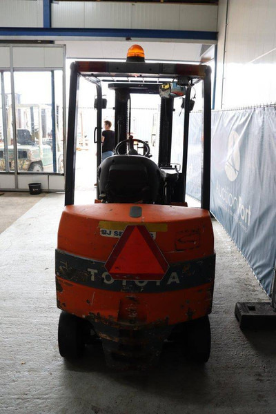 Toyota 7FBMF30 - Електрокар: снимка 4 Toyota 7FBMF30 - Електрокар: снимка 4