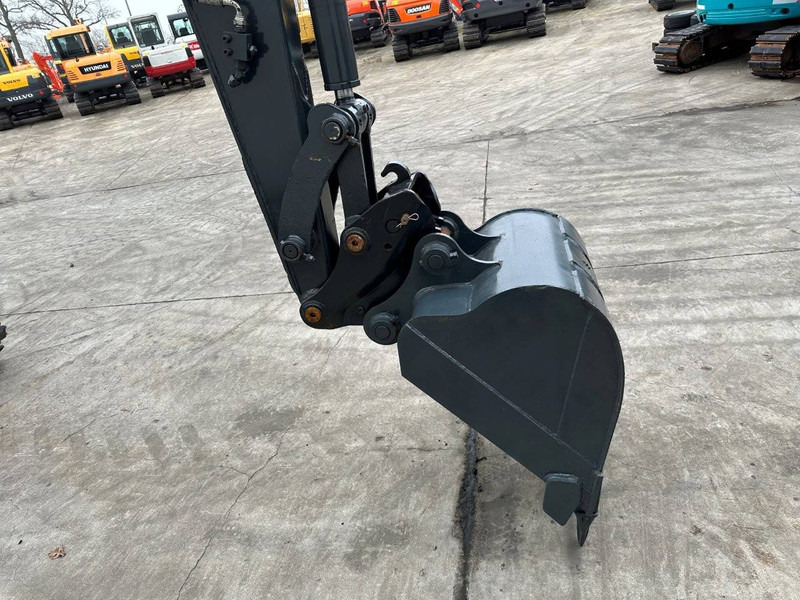 Верижен багер Volvo EC55D: снимка 11