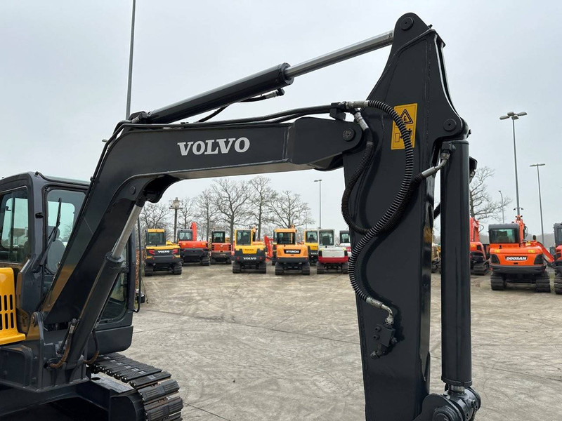 Верижен багер Volvo EC55D: снимка 12
