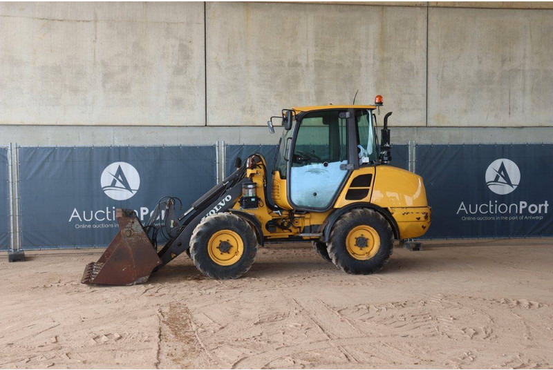 Volvo L25F-P - Колесен товарач: снимка 1 Volvo L25F-P - Колесен товарач: снимка 1