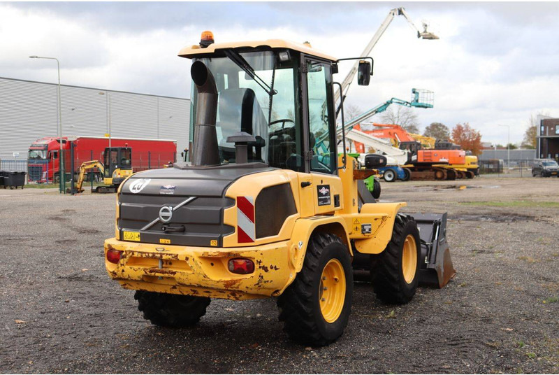 Колесен товарач Volvo L30G: снимка 6