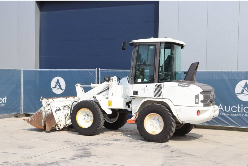 Volvo L30G - Колесен товарач: снимка 3 Volvo L30G - Колесен товарач: снимка 3