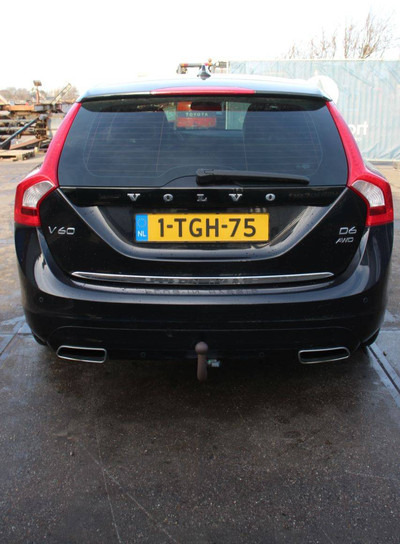Volvo V60 D6 AWD Plug-in Hybrid - Лек автомобил: снимка 4 Volvo V60 D6 AWD Plug-in Hybrid - Лек автомобил: снимка 4