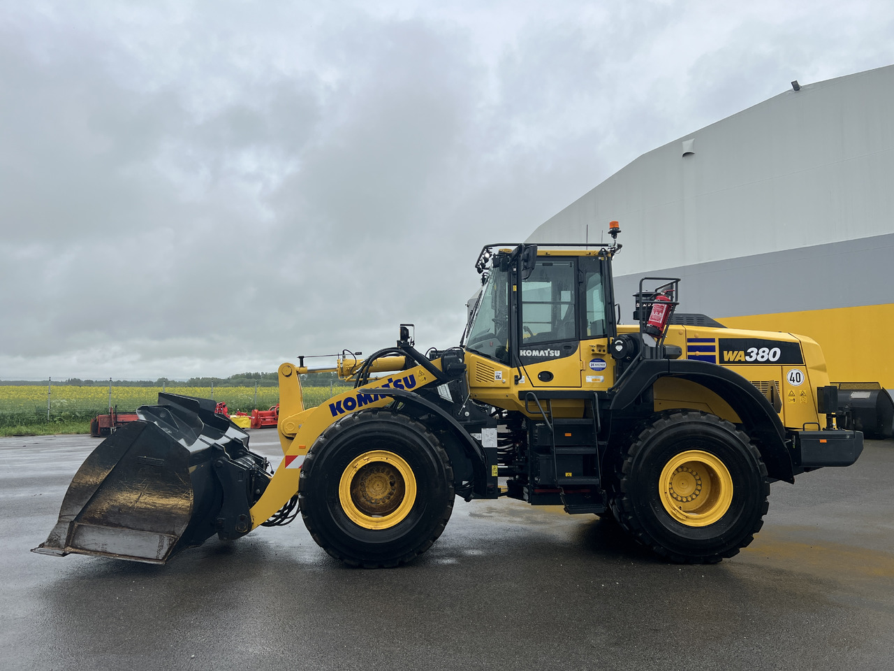 KOMATSU WA 380-8E0 - Колесен товарач: снимка 2 KOMATSU WA 380-8E0 - Колесен товарач: снимка 2