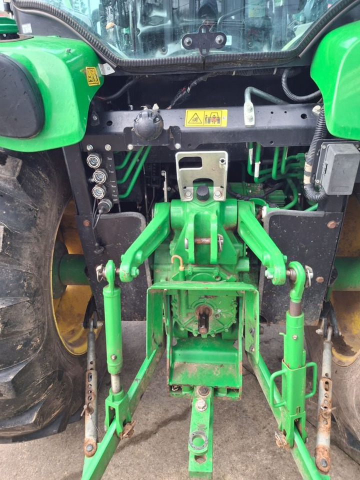 John Deere 4066R - Малък трактор: снимка 3 John Deere 4066R - Малък трактор: снимка 3