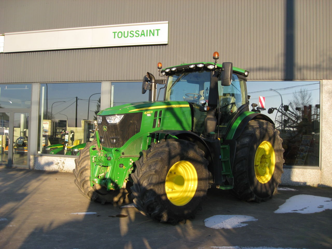 John Deere 6250R - Трактор: снимка 4 John Deere 6250R - Трактор: снимка 4