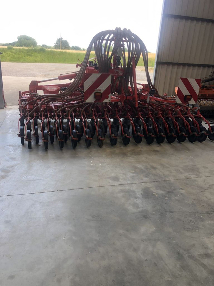 Kuhn VENTA TF1500 + Kuhn HR4004DR - Комбинирана сеялка: снимка 4 Kuhn VENTA TF1500 + Kuhn HR4004DR - Комбинирана сеялка: снимка 4
