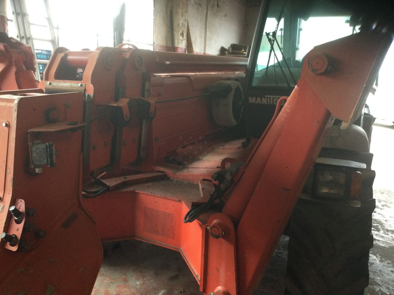 Manitou Mt1740sl - Телескопичен товарач: снимка 3 Manitou Mt1740sl - Телескопичен товарач: снимка 3