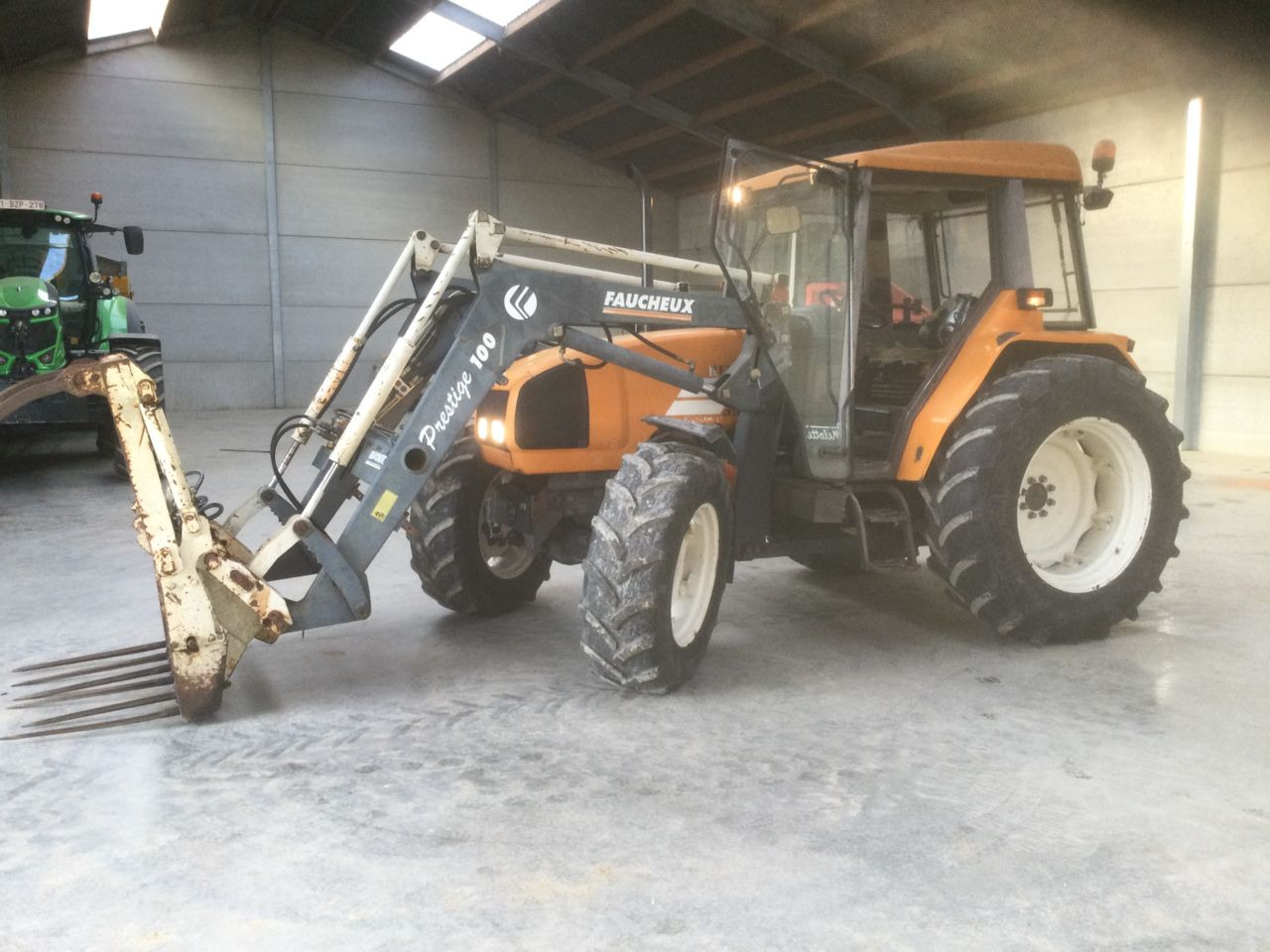 Renault CERES 355 X - Трактор: снимка 2 Renault CERES 355 X - Трактор: снимка 2