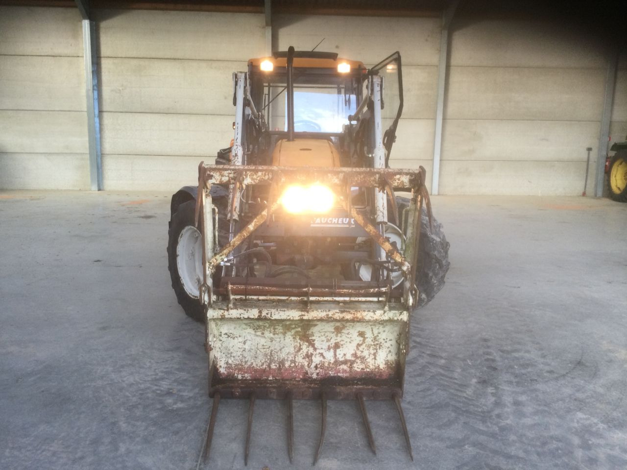 Renault CERES 355 X - Трактор: снимка 3 Renault CERES 355 X - Трактор: снимка 3