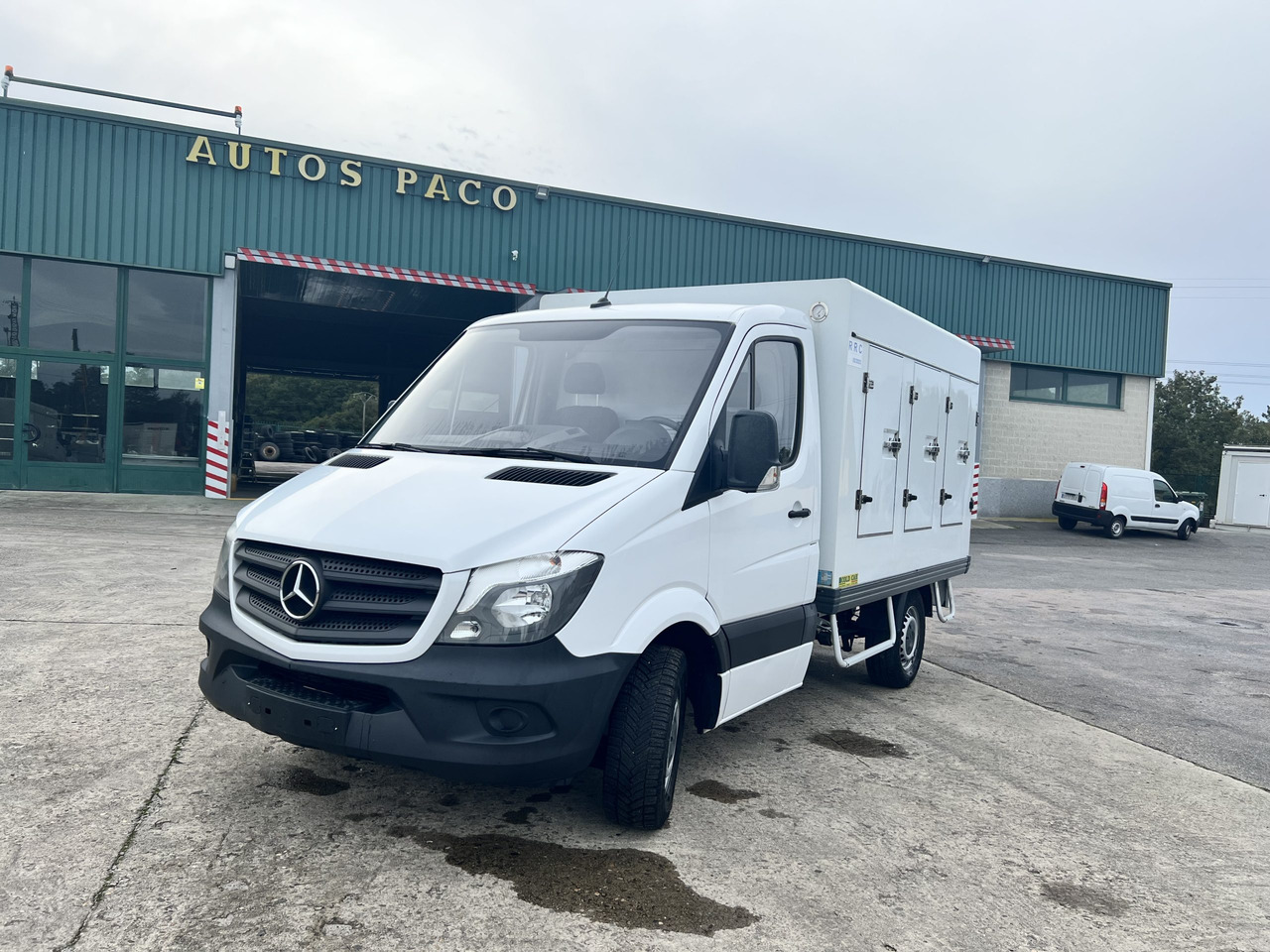 FUROGON HELADERO CON PLACAS MERCEDES Y IVECO - Хладилен бус: снимка 5 FUROGON HELADERO CON PLACAS MERCEDES Y IVECO - Хладилен бус: снимка 5