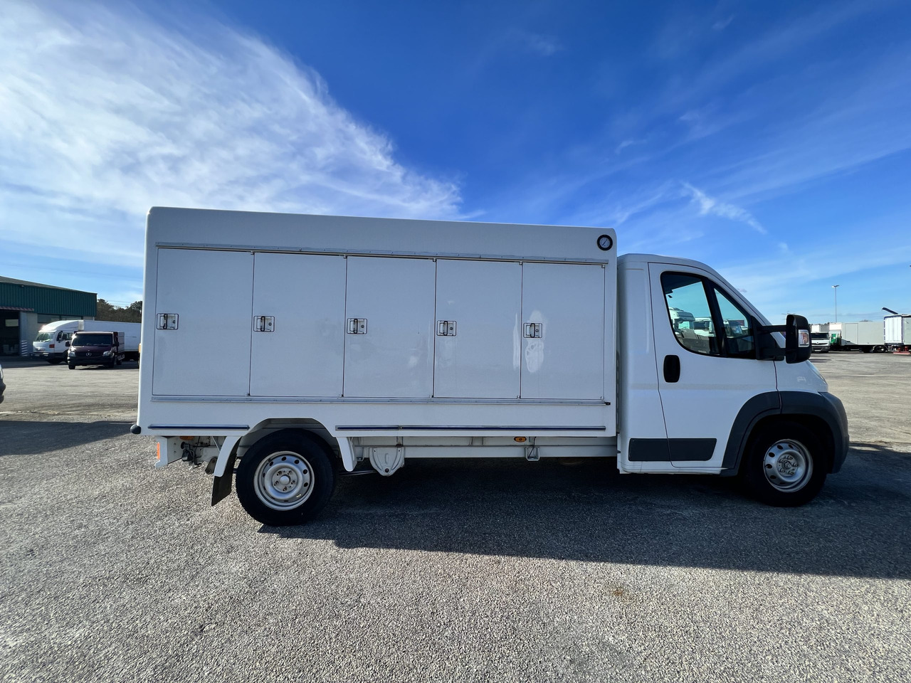 FUROGON HELADERO CON PLACAS MERCEDES Y IVECO - Хладилен бус: снимка 2 FUROGON HELADERO CON PLACAS MERCEDES Y IVECO - Хладилен бус: снимка 2
