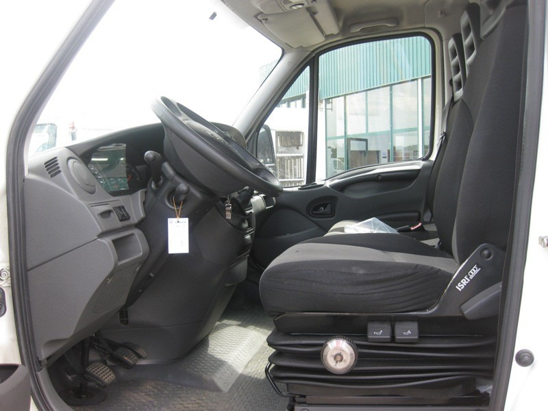 IVECO 35C15 CAJA CERRADA - Лекотоварен автомобил фургон: снимка 4 IVECO 35C15 CAJA CERRADA - Лекотоварен автомобил фургон: снимка 4