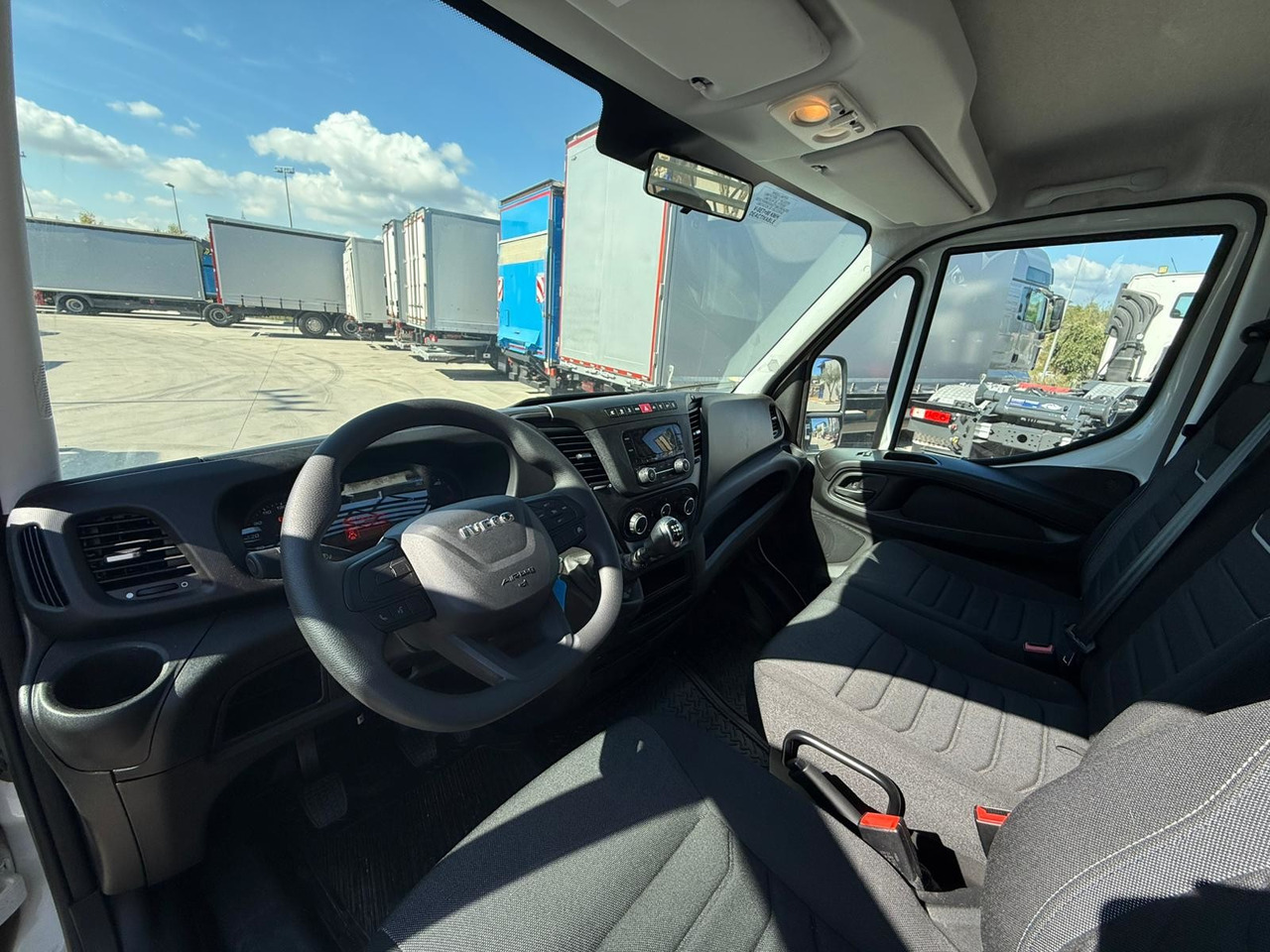 IVECO 35S16 Daily E6 (Open Box) - Друга техника: снимка 5 IVECO 35S16 Daily E6 (Open Box) - Друга техника: снимка 5