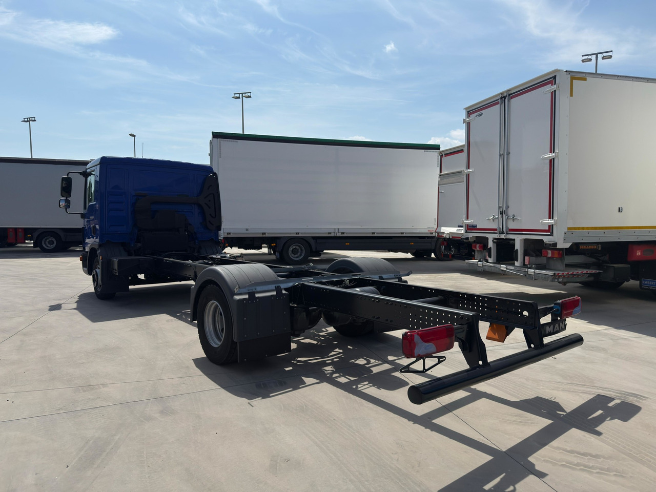 MAN 12.190 BL TGL E6 (Chassis) - Шаси кабина: снимка 4 MAN 12.190 BL TGL E6 (Chassis) - Шаси кабина: снимка 4