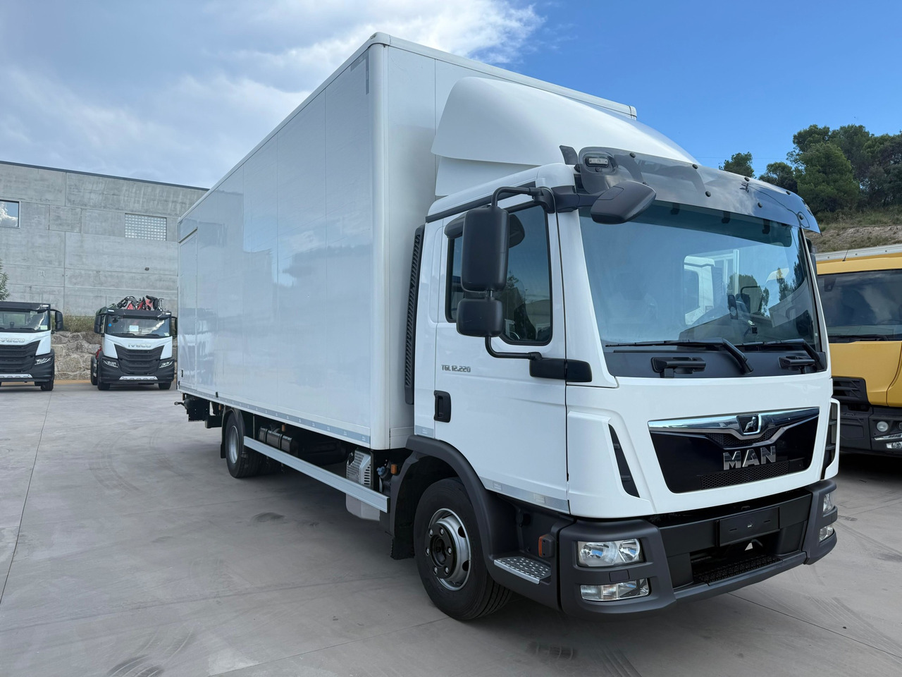 MAN 12.220 BL TGL E6 (Van) - Камион фургон: снимка 2 MAN 12.220 BL TGL E6 (Van) - Камион фургон: снимка 2