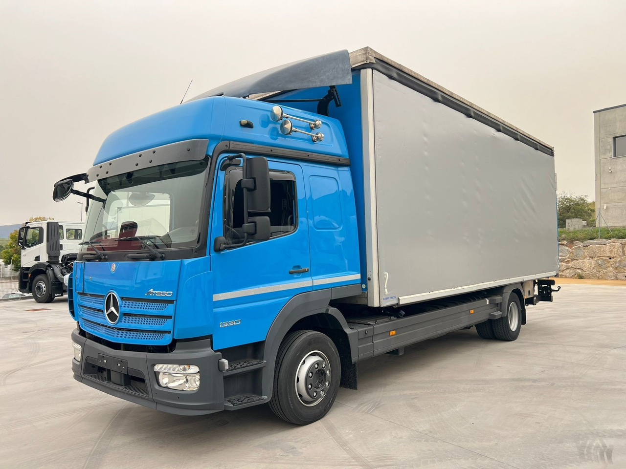 MERCEDES BENZ 13.30L Atego E6 (Tauliner) - Камион с брезент: снимка 1 MERCEDES BENZ 13.30L Atego E6 (Tauliner) - Камион с брезент: снимка 1