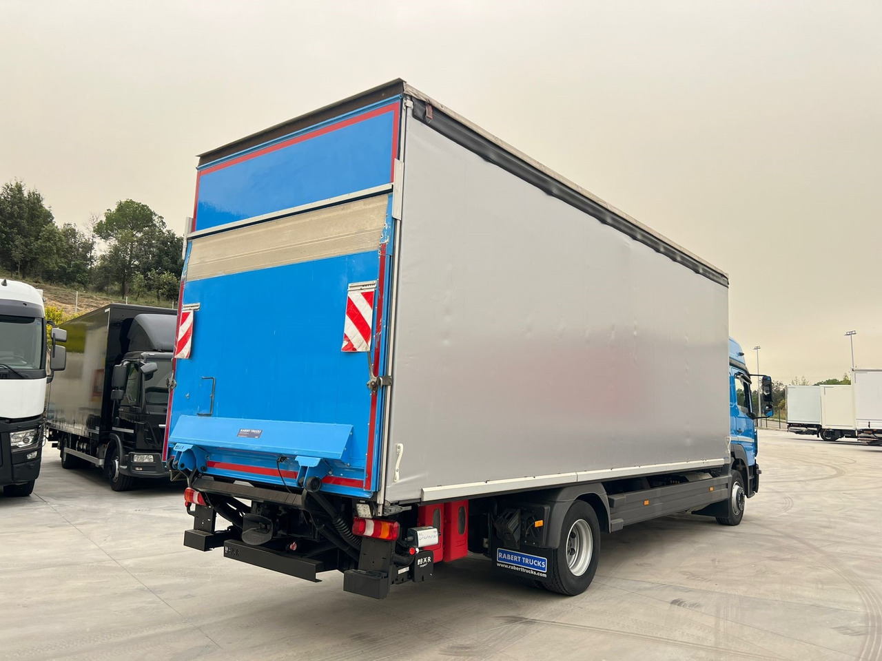 MERCEDES BENZ 13.30L Atego E6 (Tauliner) - Камион с брезент: снимка 3 MERCEDES BENZ 13.30L Atego E6 (Tauliner) - Камион с брезент: снимка 3