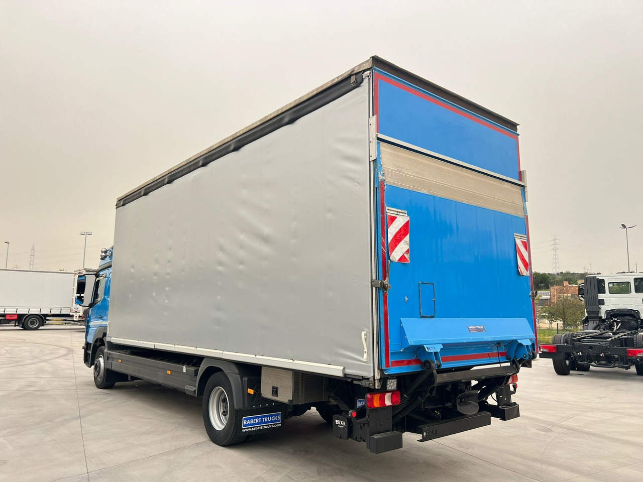 MERCEDES BENZ 13.30L Atego E6 (Tauliner) - Камион с брезент: снимка 4 MERCEDES BENZ 13.30L Atego E6 (Tauliner) - Камион с брезент: снимка 4