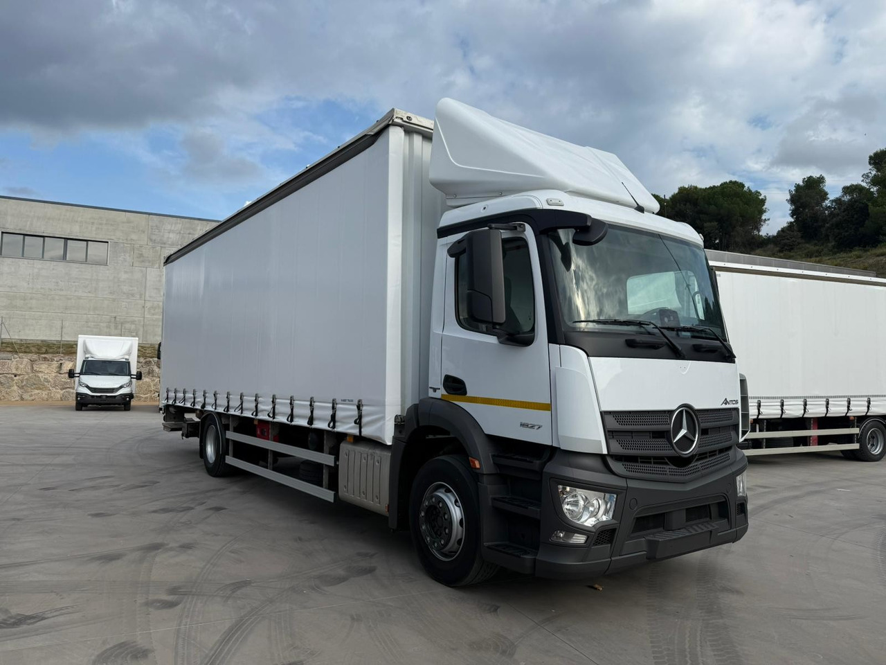 MERCEDES BENZ 18.27 Antos E6 (Tauliner) - Камион с брезент: снимка 2 MERCEDES BENZ 18.27 Antos E6 (Tauliner) - Камион с брезент: снимка 2