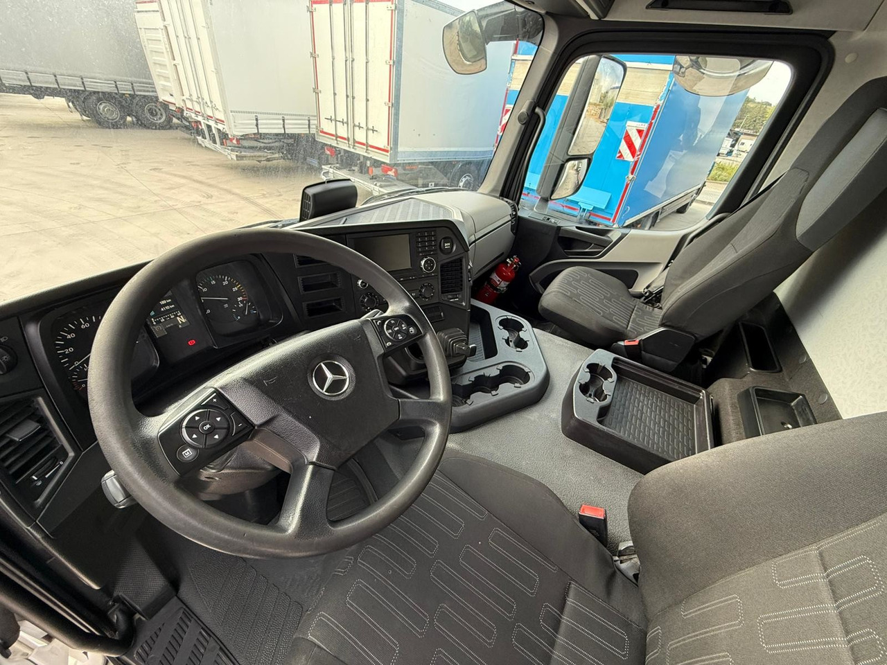 MERCEDES BENZ 18.27 Antos E6 (Tauliner) - Камион с брезент: снимка 5 MERCEDES BENZ 18.27 Antos E6 (Tauliner) - Камион с брезент: снимка 5