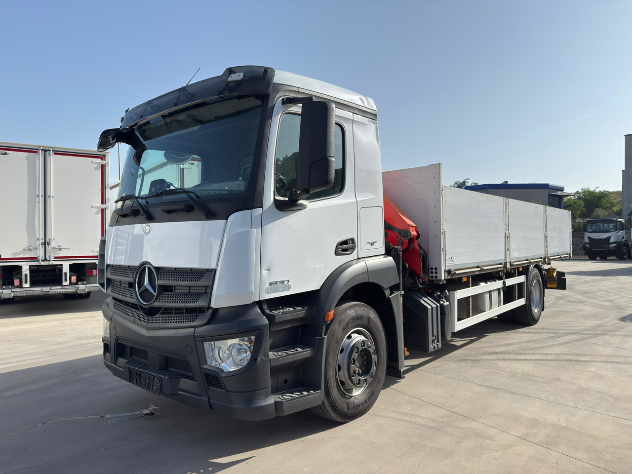 MERCEDES BENZ 18.30 Antos E6 (Platform and Grave) - Бордови камион, Камион с кран: снимка 1 MERCEDES BENZ 18.30 Antos E6 (Platform and Grave) - Бордови камион, Камион с кран: снимка 1
