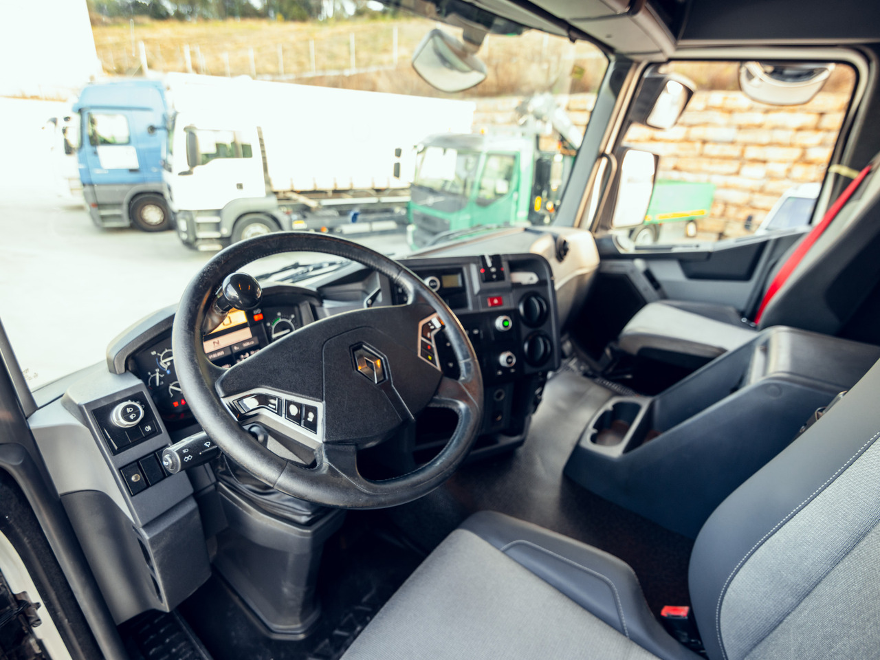 RENAULT C460 E6 (Chassis) - Шаси кабина: снимка 5 RENAULT C460 E6 (Chassis) - Шаси кабина: снимка 5