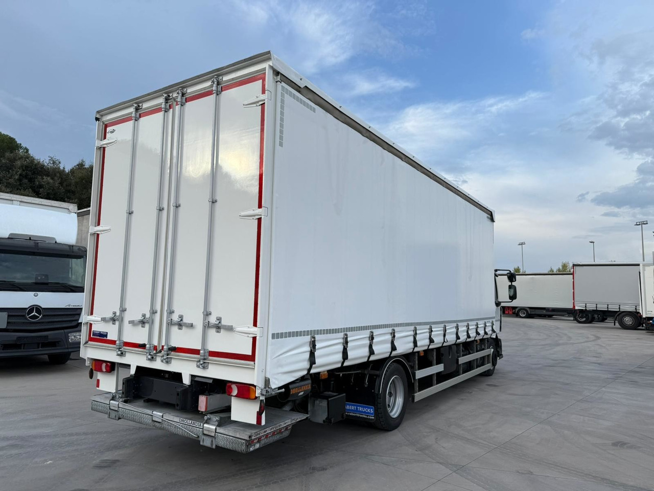RENAULT D12.240 E6 (Tauliner) - Камион с брезент: снимка 3 RENAULT D12.240 E6 (Tauliner) - Камион с брезент: снимка 3
