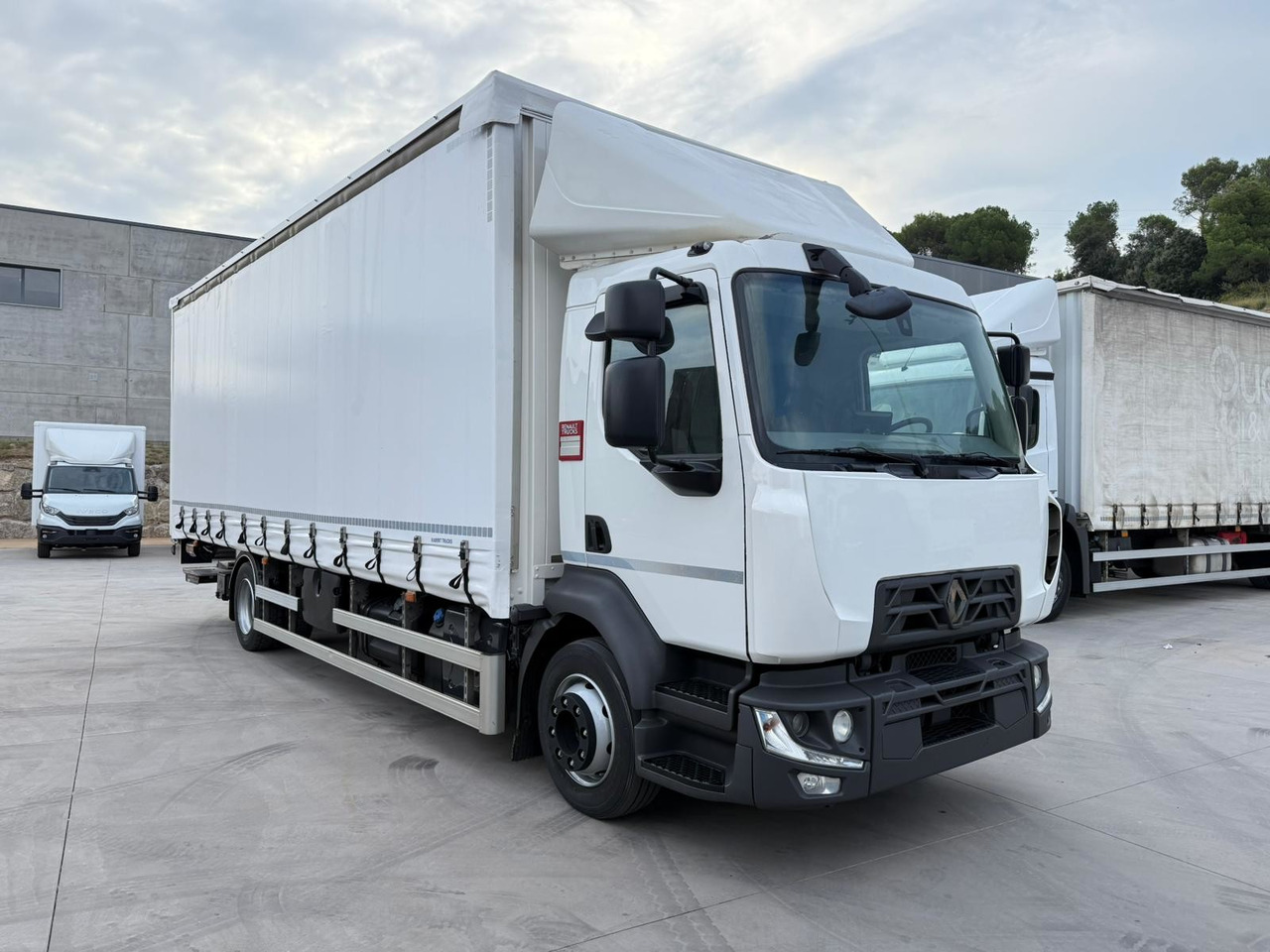 RENAULT D12.240 E6 (Tauliner) - Камион с брезент: снимка 2 RENAULT D12.240 E6 (Tauliner) - Камион с брезент: снимка 2