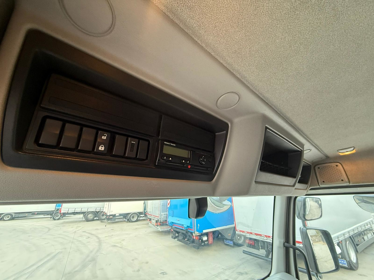 Камион с брезент RENAULT D12.240 E6 (Tauliner): снимка 7