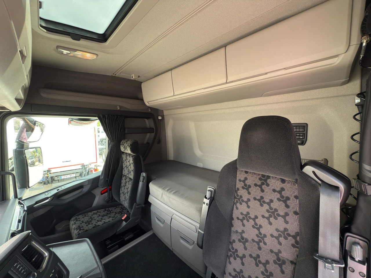 Камион с брезент SCANIA R450 E6 (Tauliner): снимка 6