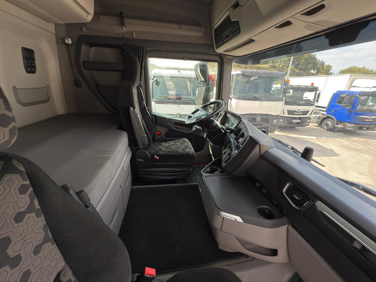 Камион с брезент SCANIA R450 E6 (Tauliner): снимка 8