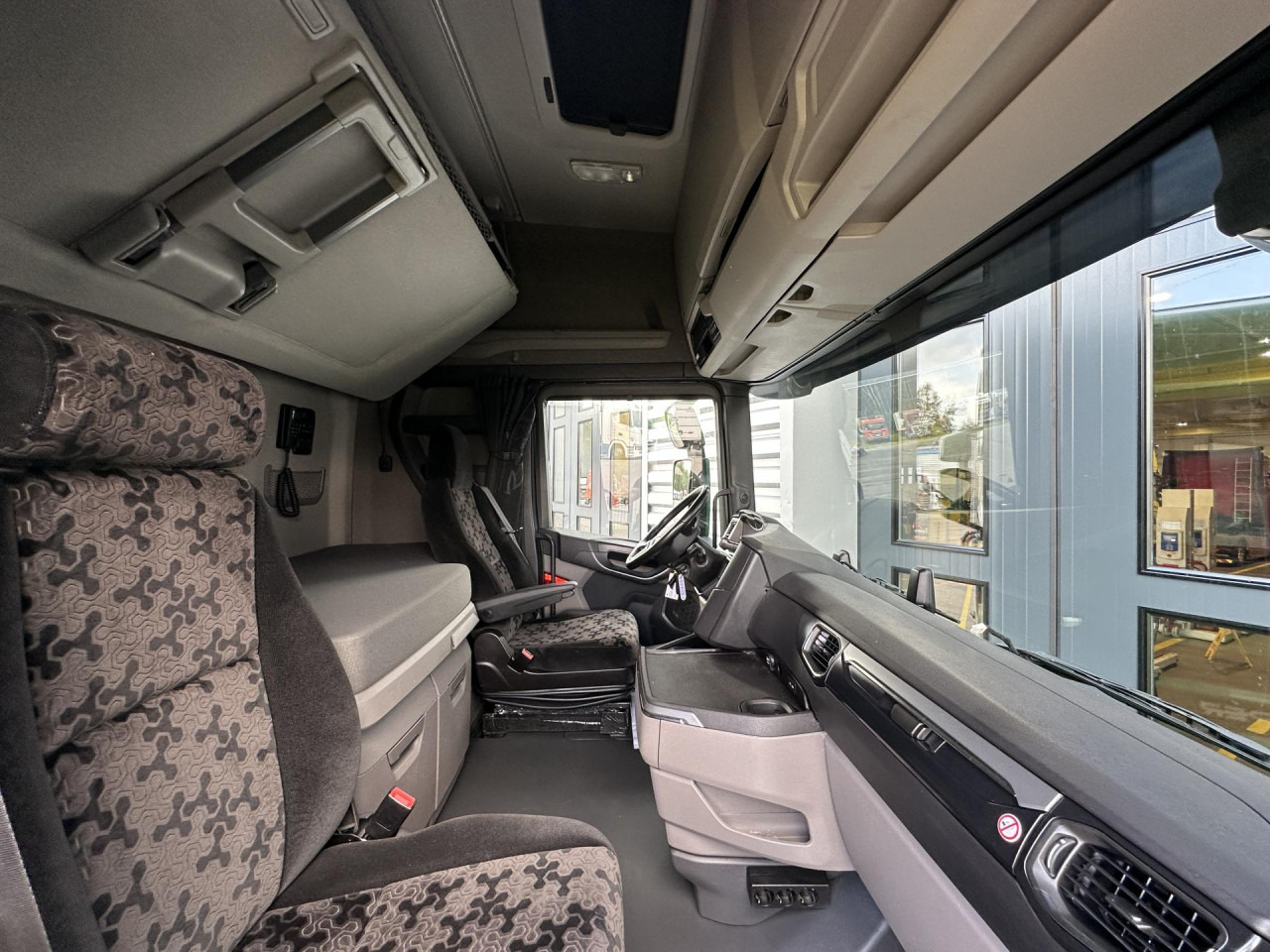 SCANIA S 450 A4x2NB - Влекач: снимка 2 SCANIA S 450 A4x2NB - Влекач: снимка 2