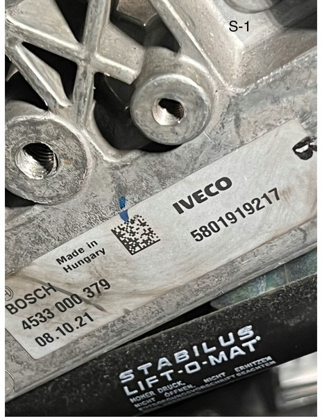 Iveco S-WAY - Кормилна колона: снимка 4 Iveco S-WAY - Кормилна колона: снимка 4