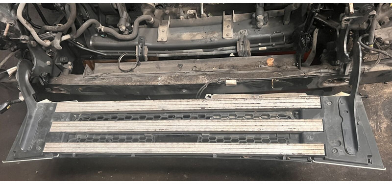 Scania R450 - Радиаторна решетка: снимка 2 Scania R450 - Радиаторна решетка: снимка 2