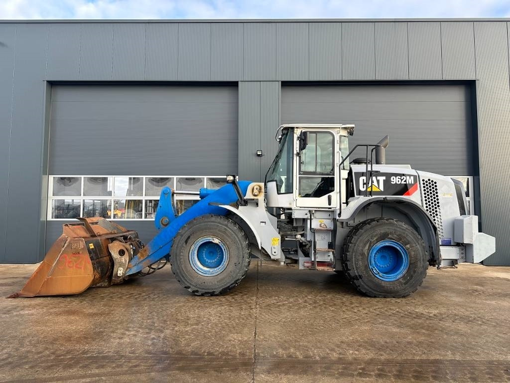 CAT 962 M / **NEW ENGINE** - Колесен товарач: снимка 1 CAT 962 M / **NEW ENGINE** - Колесен товарач: снимка 1