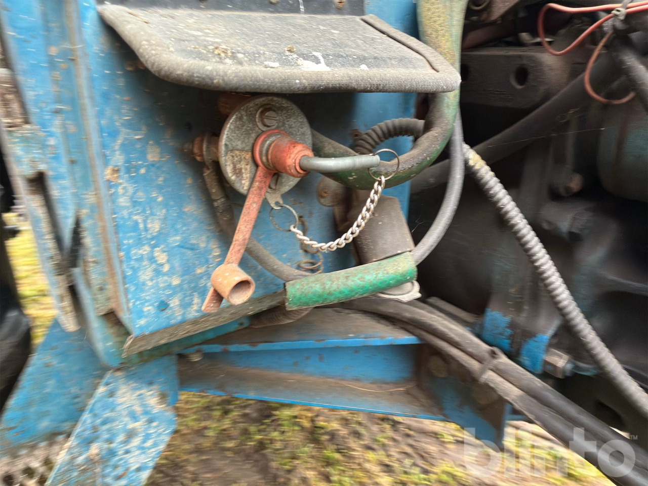 Трактор FORD 5000: снимка 12