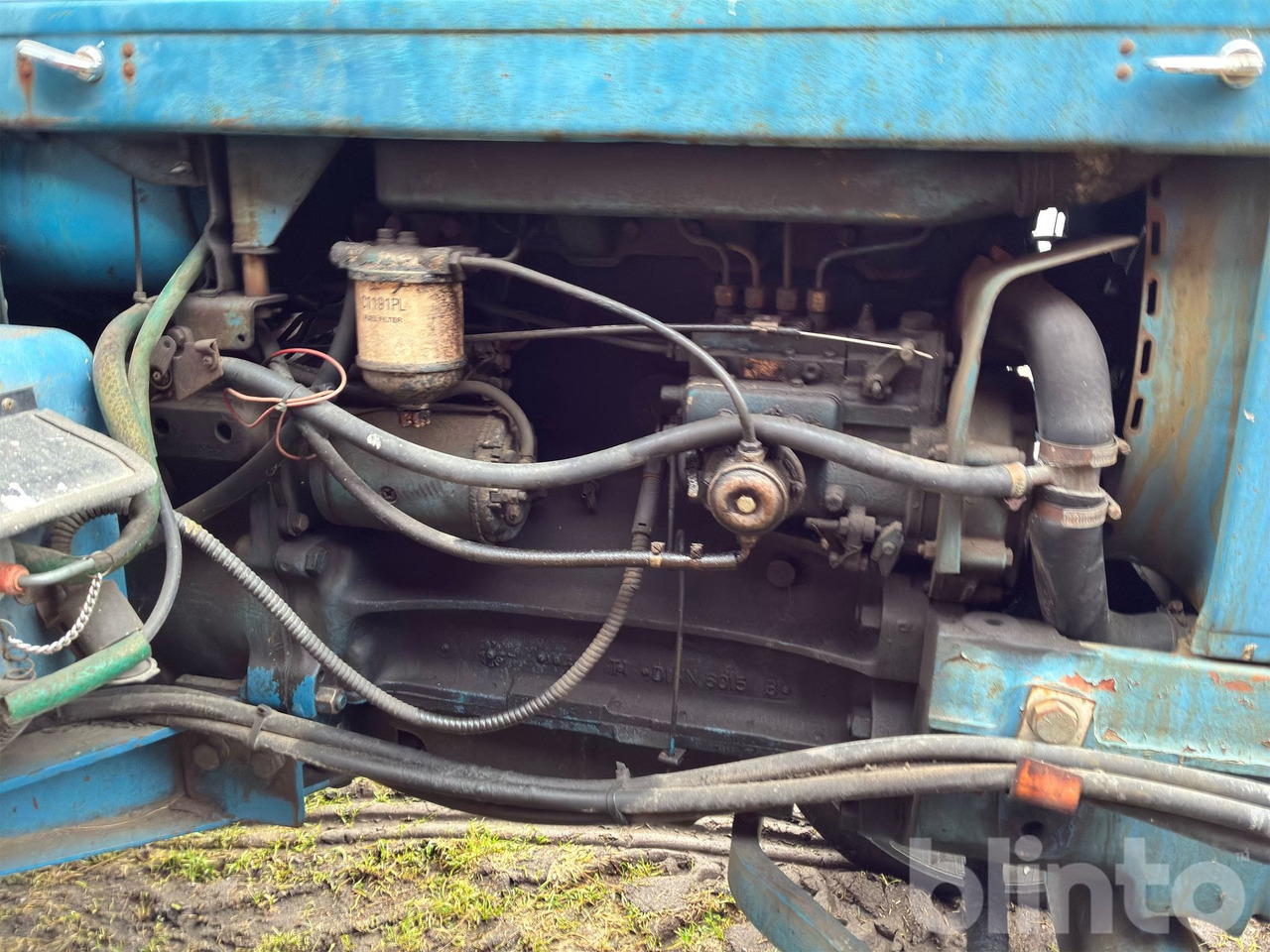 Трактор FORD 5000: снимка 11