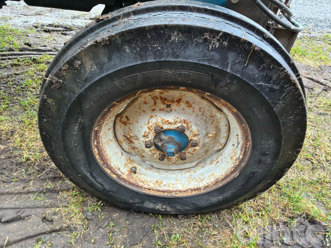 Трактор FORD 5000: снимка 28