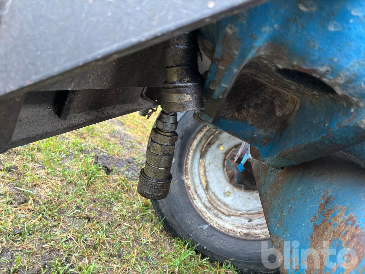 Трактор FORD 5000: снимка 9