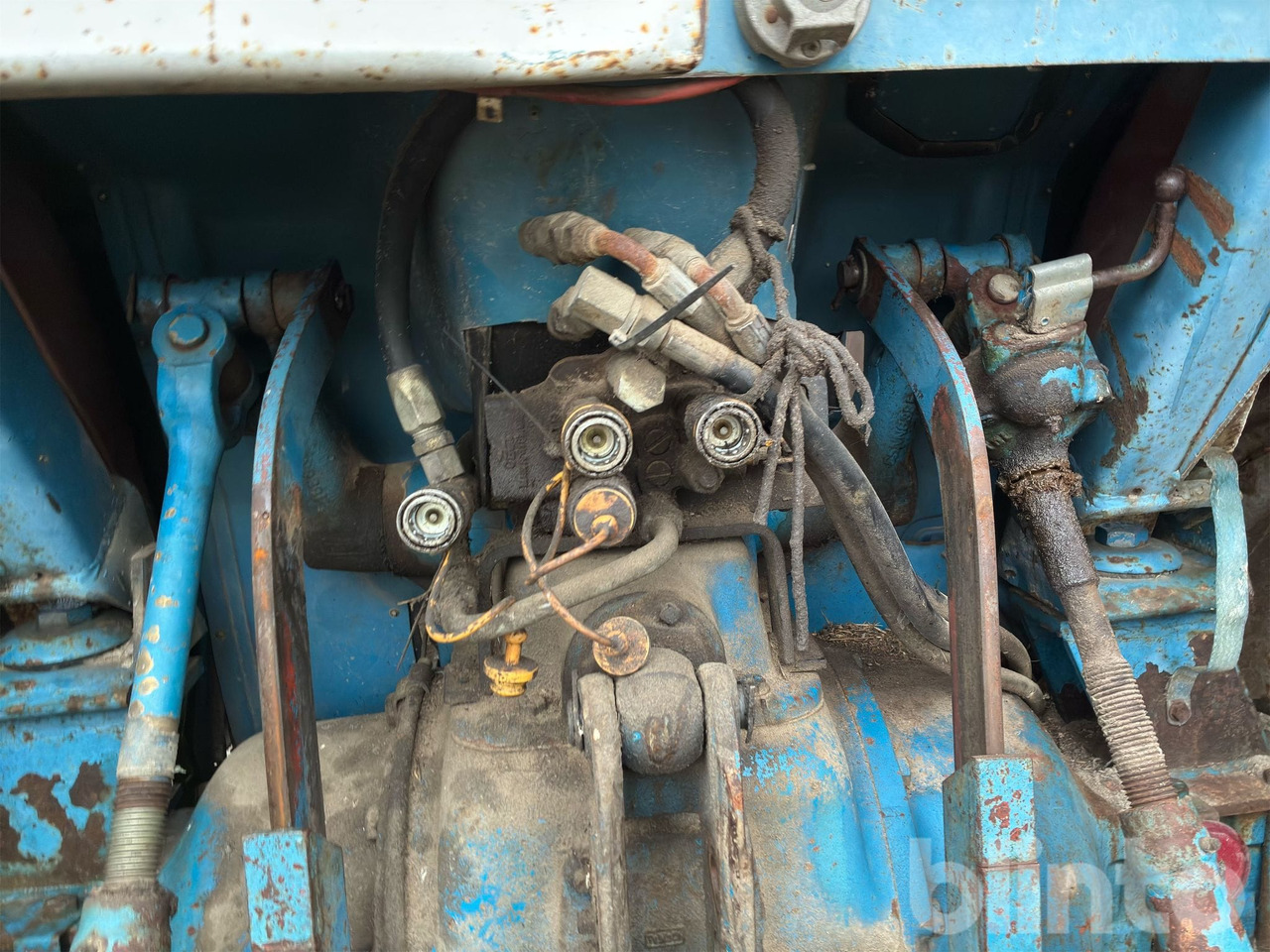 Трактор FORD 5000: снимка 14